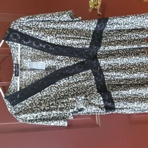 Lane Bryant black & white Cap sleeve top Black lace trim Size 22 NWT